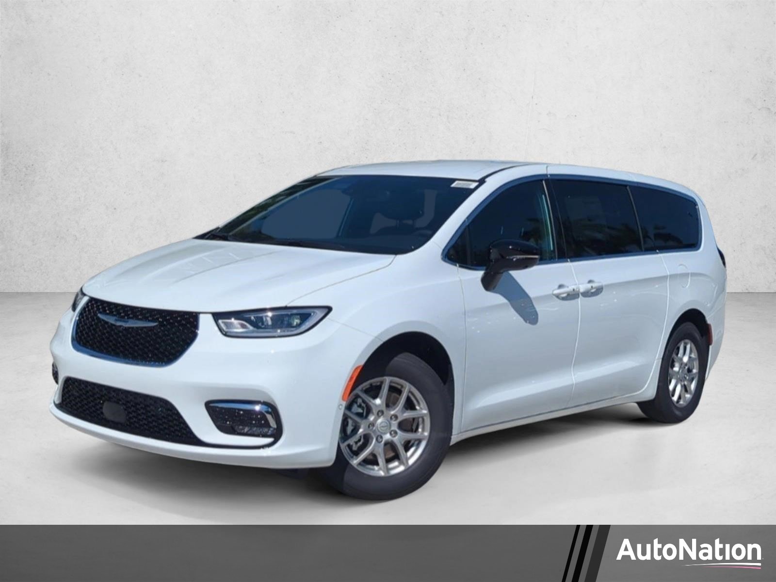 2026 Chrysler Pacifica Select's photo
