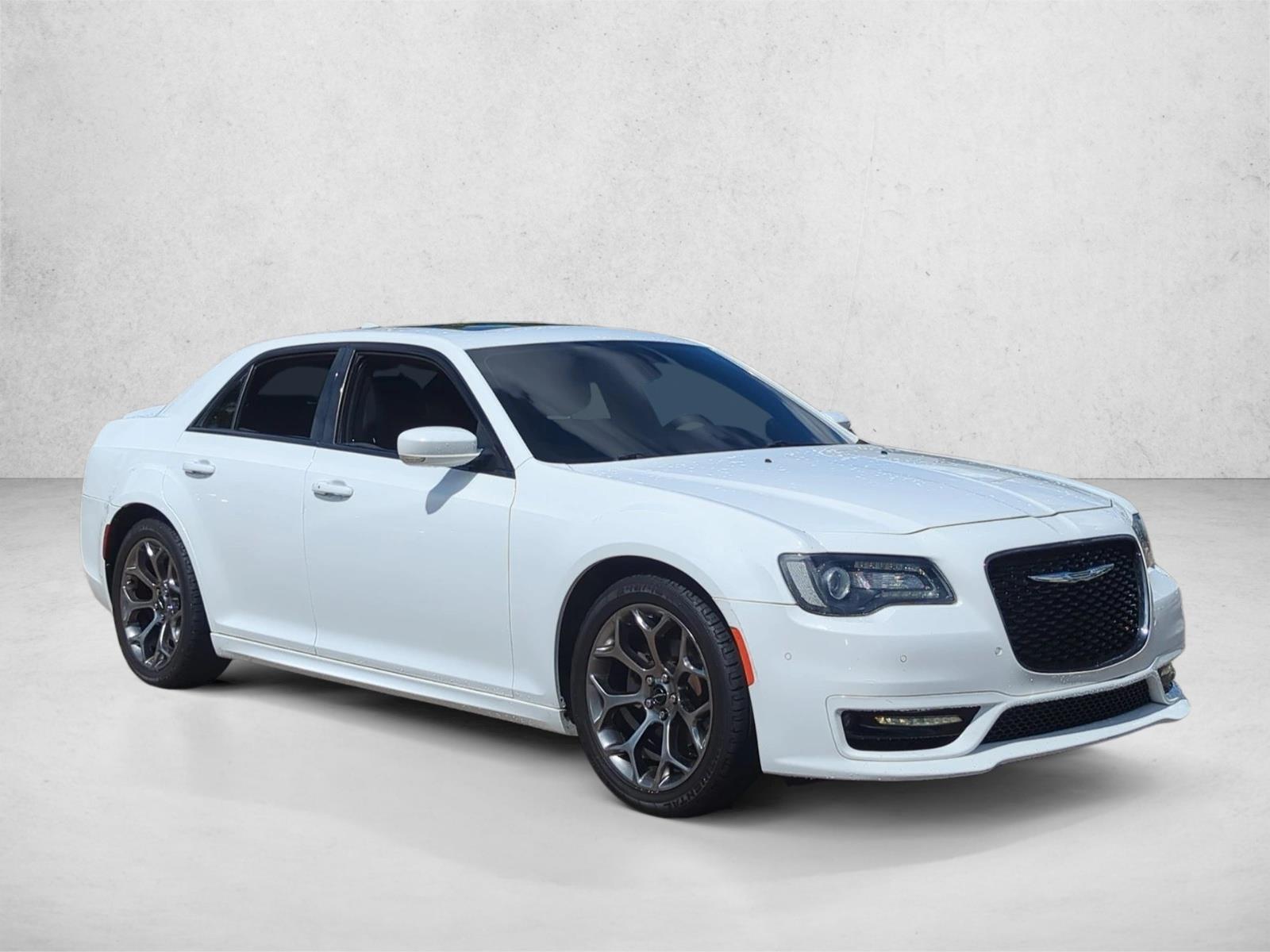 2018 Chrysler 300 photo 3