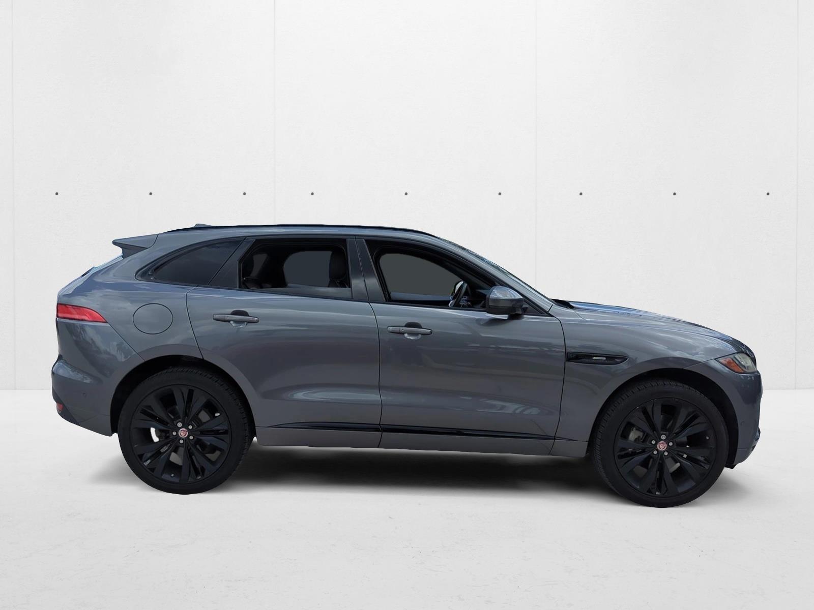 2018 Jaguar F-PACE R-Dynamic SE photo 4