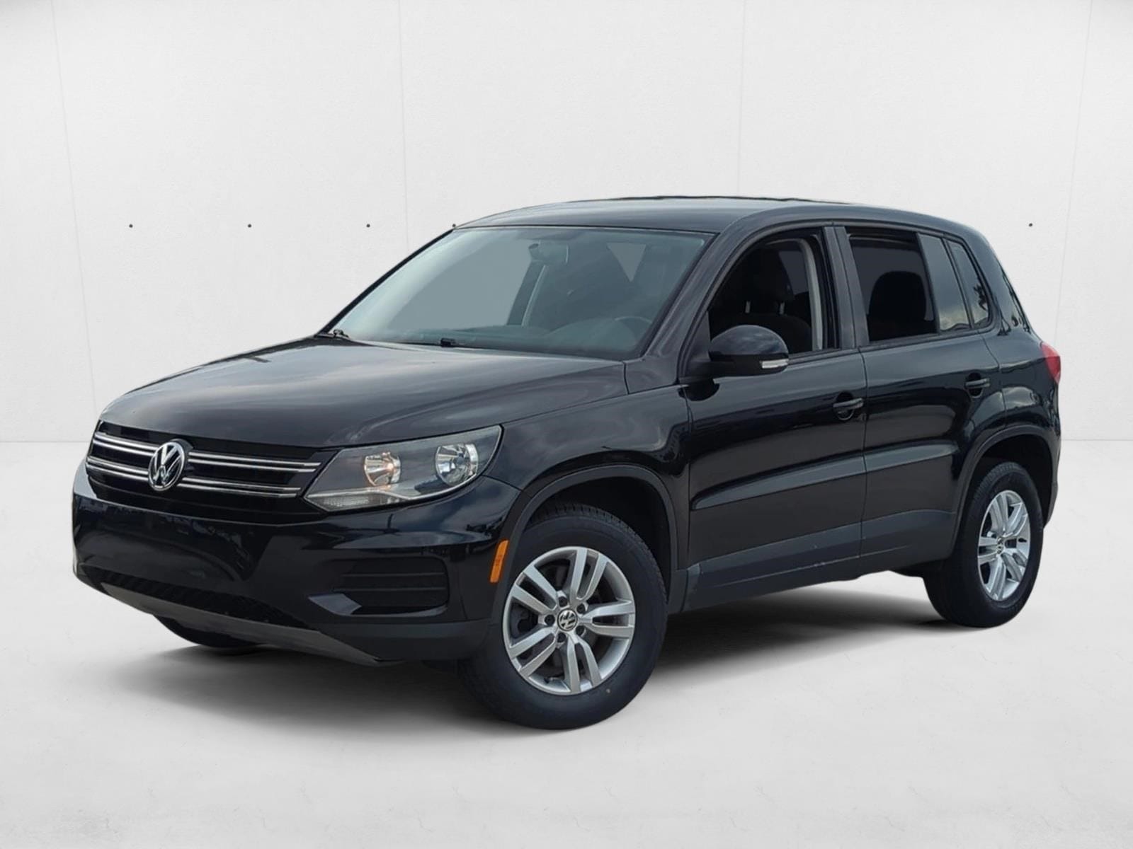 2014 Volkswagen Tiguan S's photo
