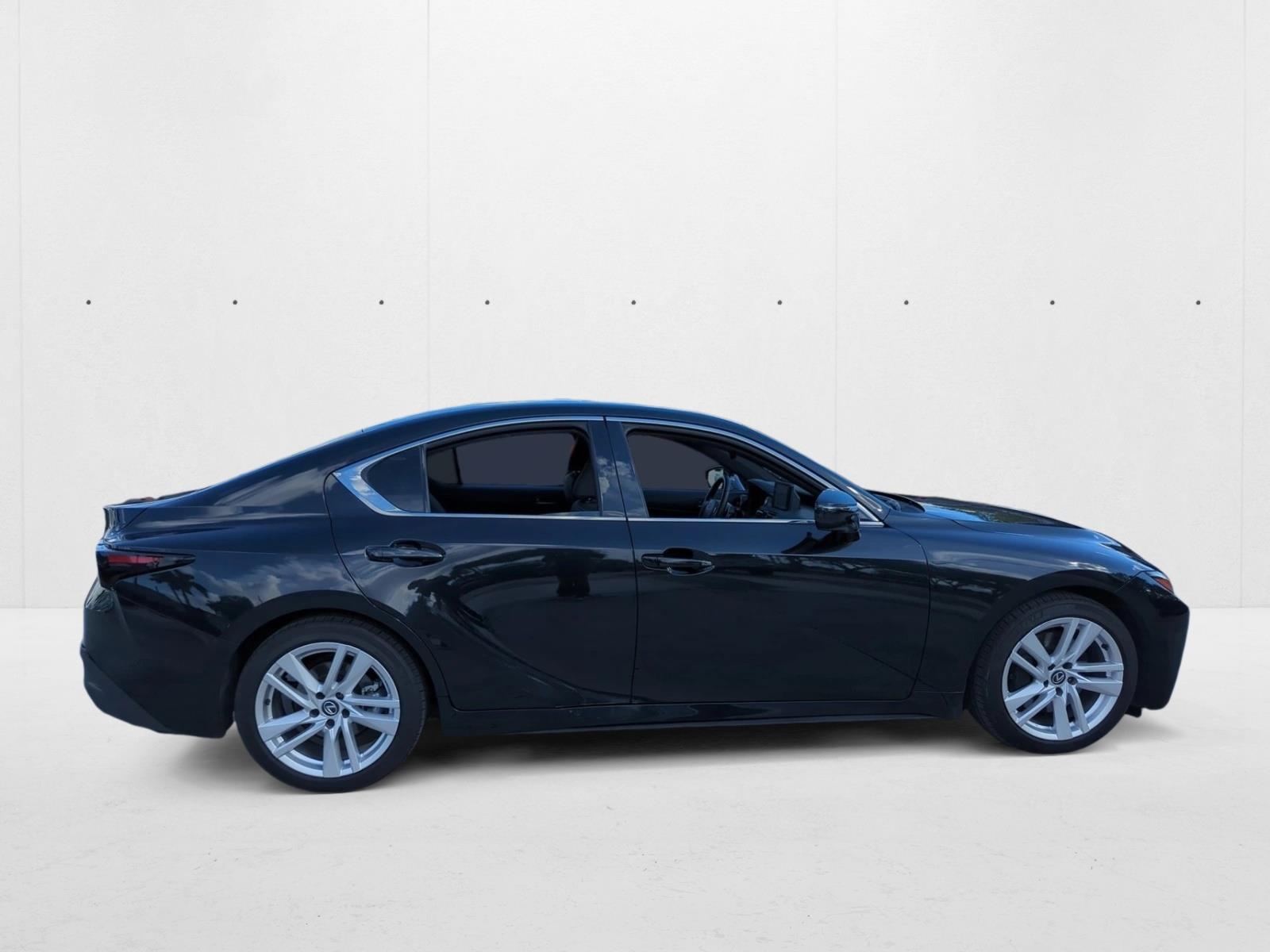 2025 Lexus IS 300 photo 4