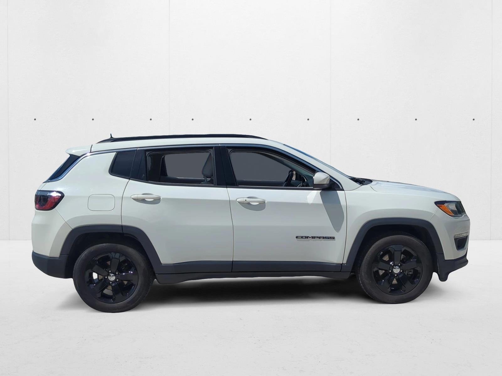 2021 Jeep Compass Latitude photo 3