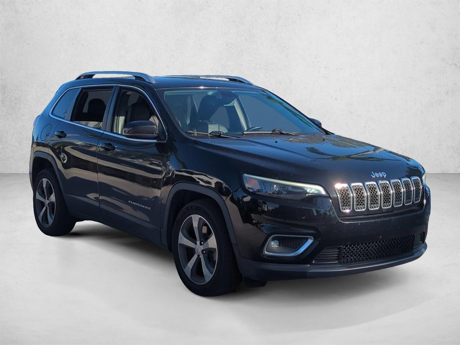 2019 Jeep Cherokee Limited Sport photo 3