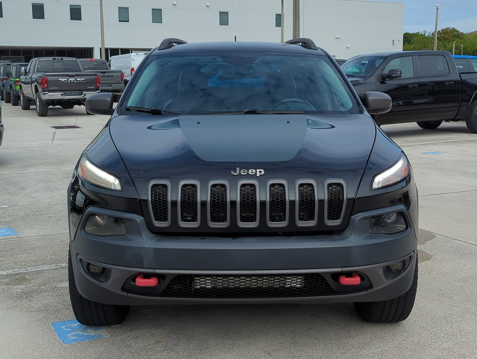 2015 Jeep Cherokee Trailhawk Sport photo 2