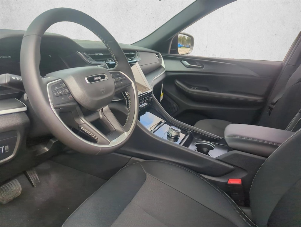 New 2025 Jeep Grand Cherokee Laredo X SUV