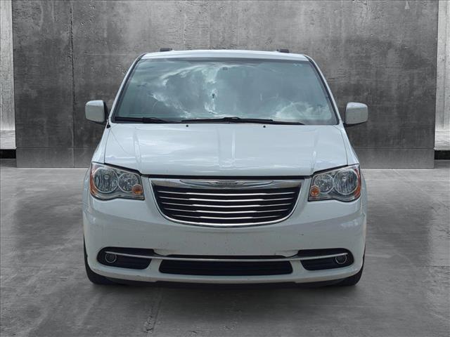 2016 Chrysler Town & Country Touring photo 2