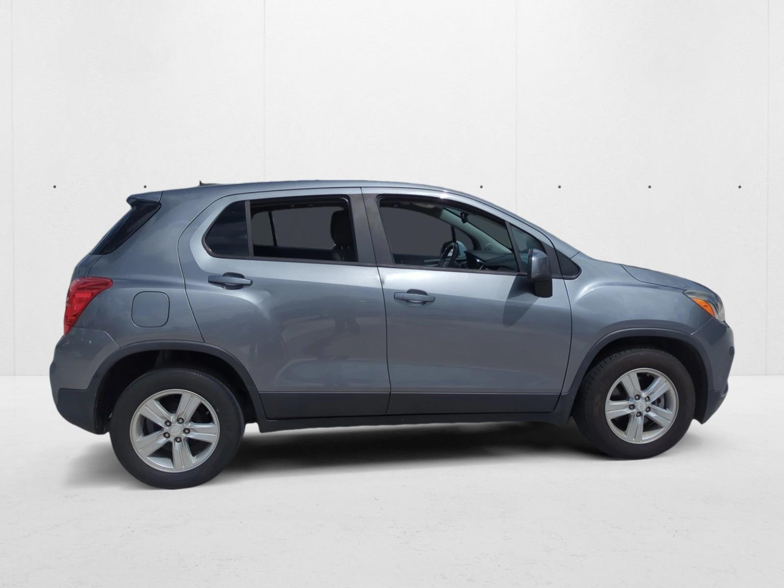 2020 Chevrolet Trax LS photo 4