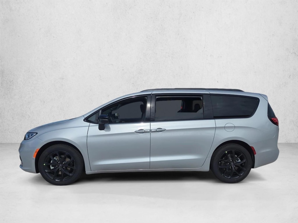 New 2026 Chrysler Pacifica Limited Van Passenger Van