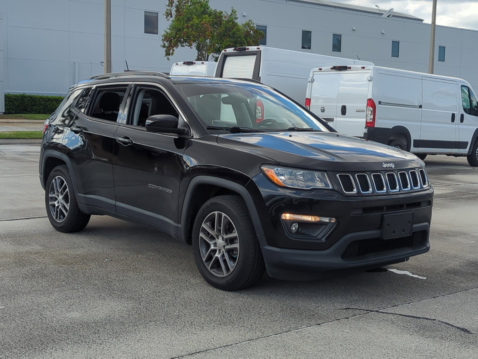 2020 Jeep Compass Latitude Sport photo 2