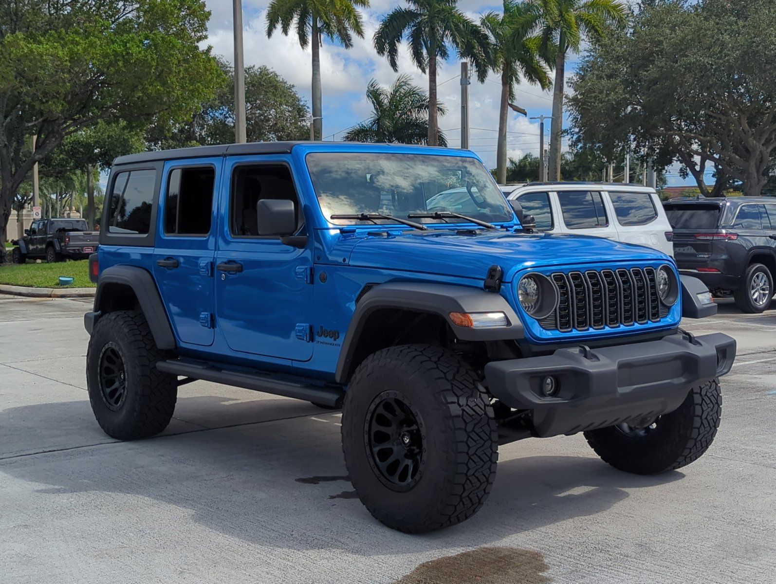 2025 Jeep Wrangler Sport photo 3