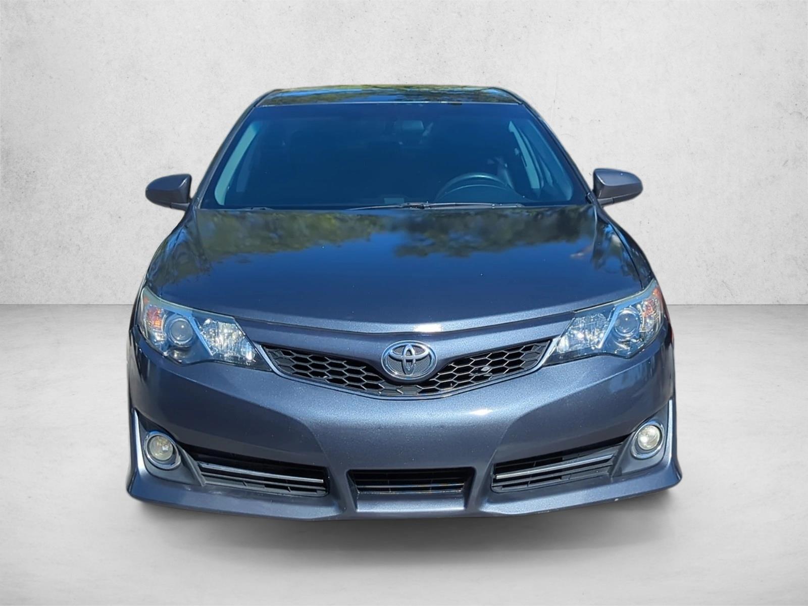 2012 Toyota Camry SE photo 2
