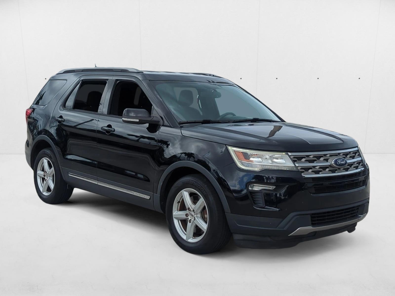 2018 Ford Explorer XLT Sport photo 3