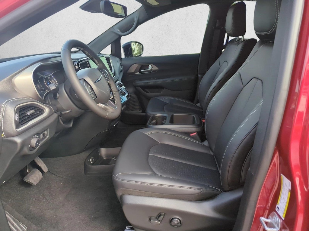 New 2025 Chrysler Pacifica Select Van Passenger Van
