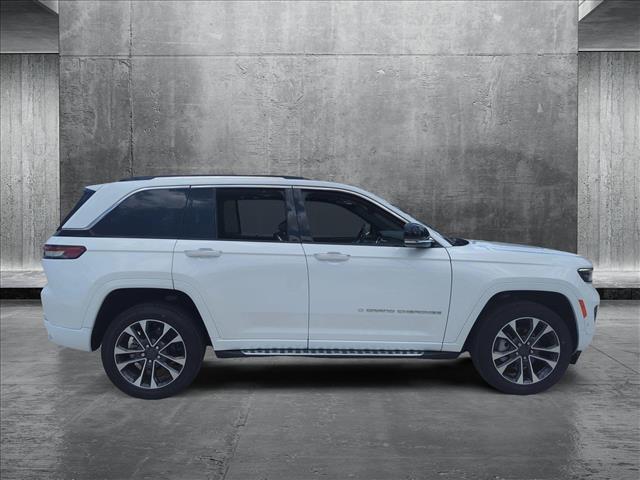 2023 Jeep Grand Cherokee Overland photo 4