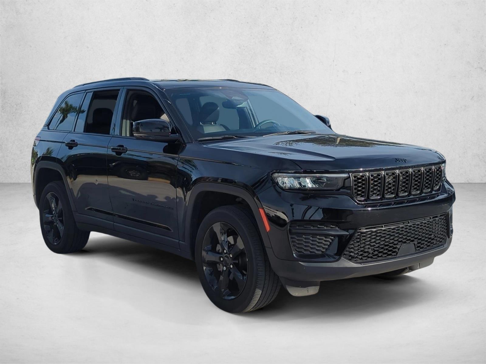 2023 Jeep Grand Cherokee Altitude Sport photo 3