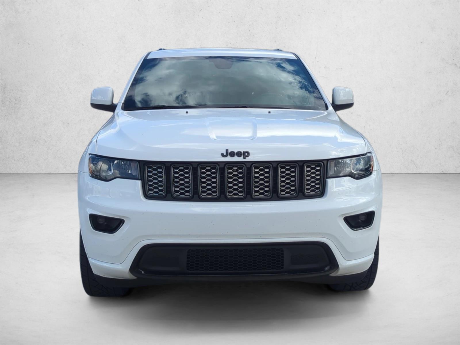 2018 Jeep Grand Cherokee Altitude photo 2
