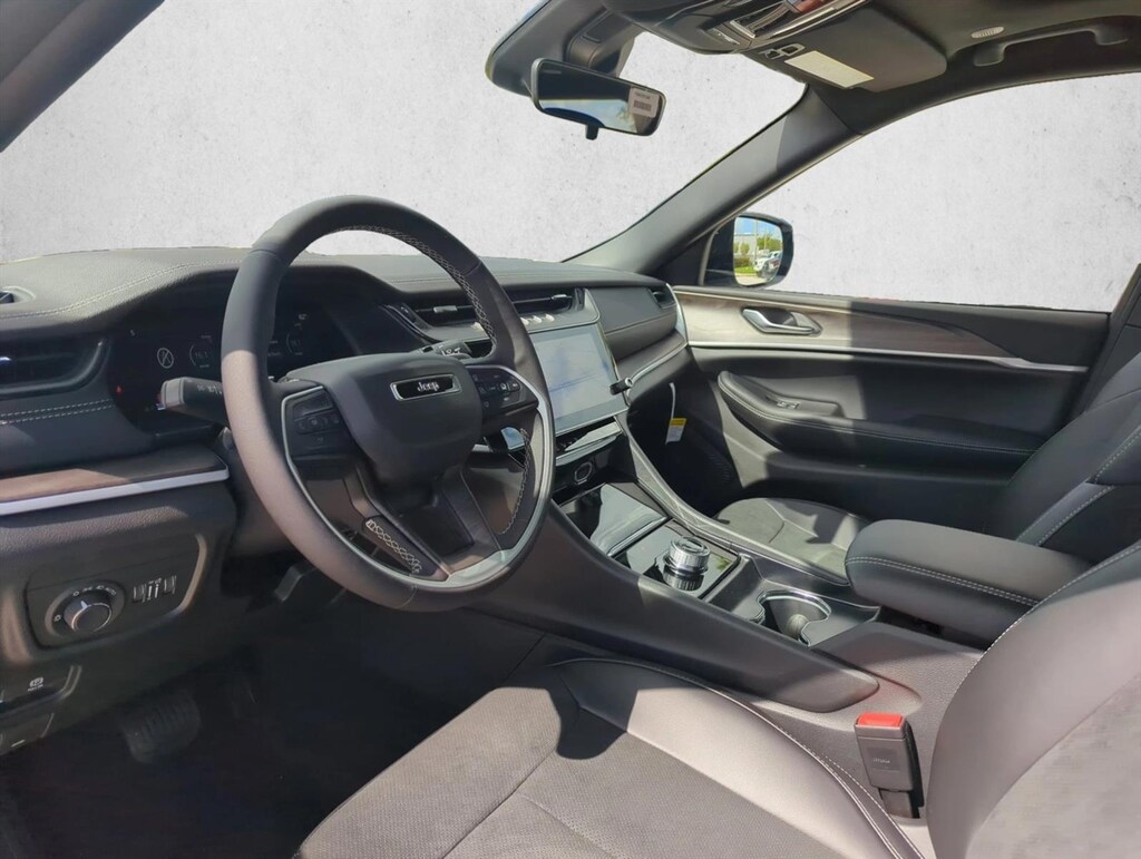 New 2026 Jeep Grand Cherokee Laredo Altitude SUV