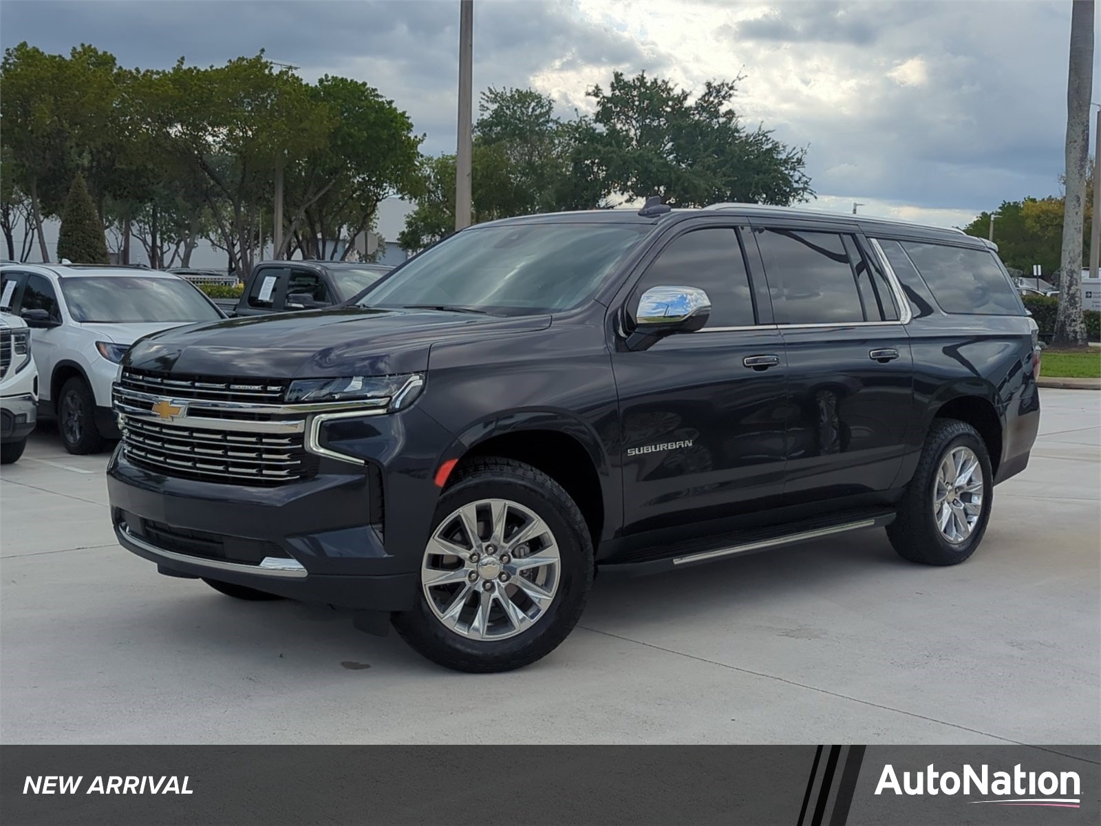 2023 Chevrolet Suburban 2WD 1500 Premier's photo