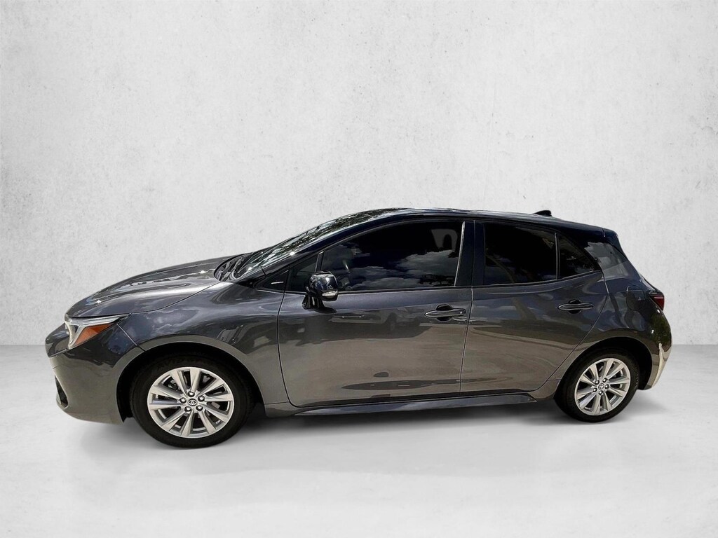 Used 2025 Toyota Corolla Hatchback SE 4dr Car