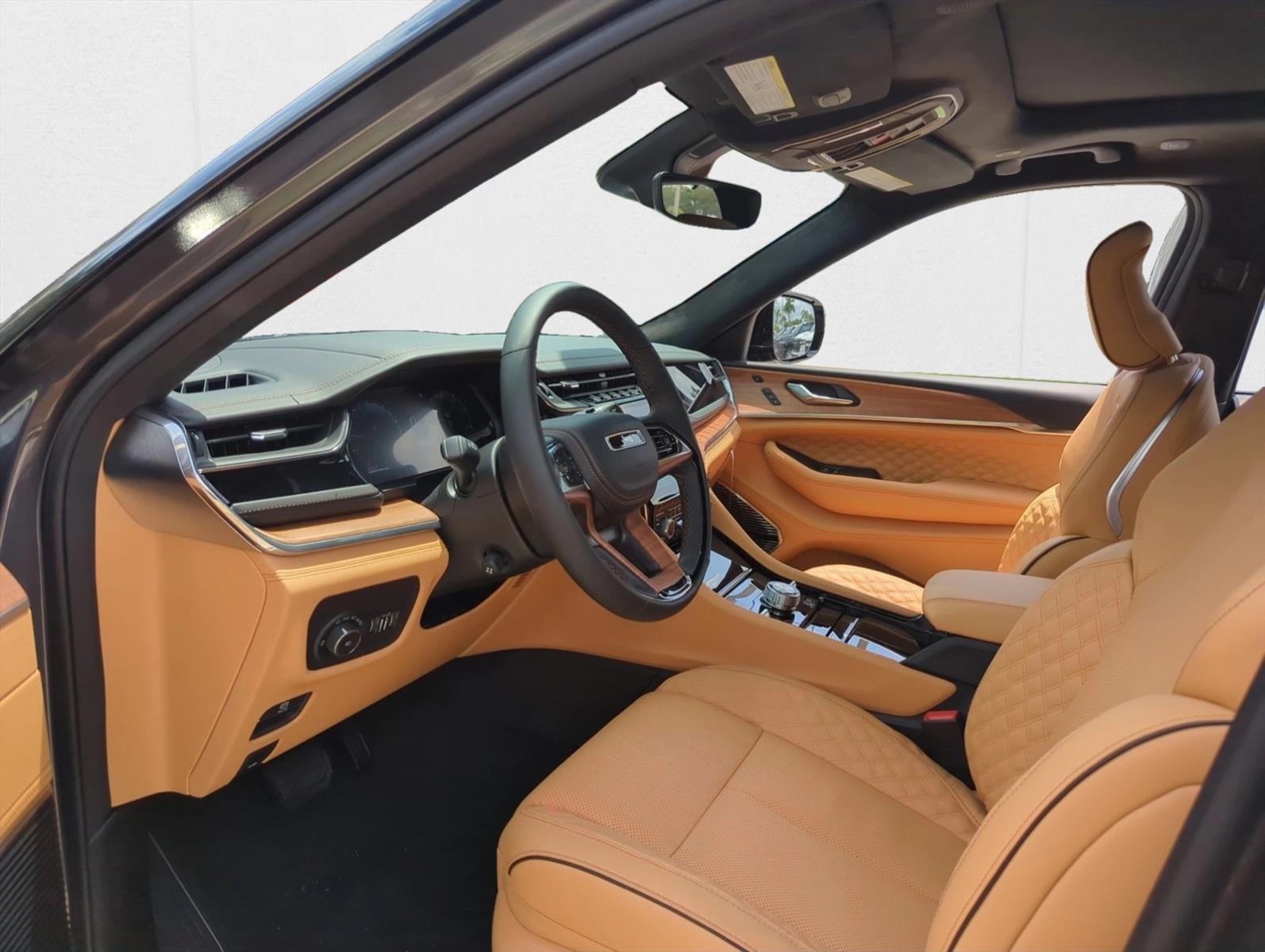 2025 Jeep Grand Cherokee Summit Reserve photo 3