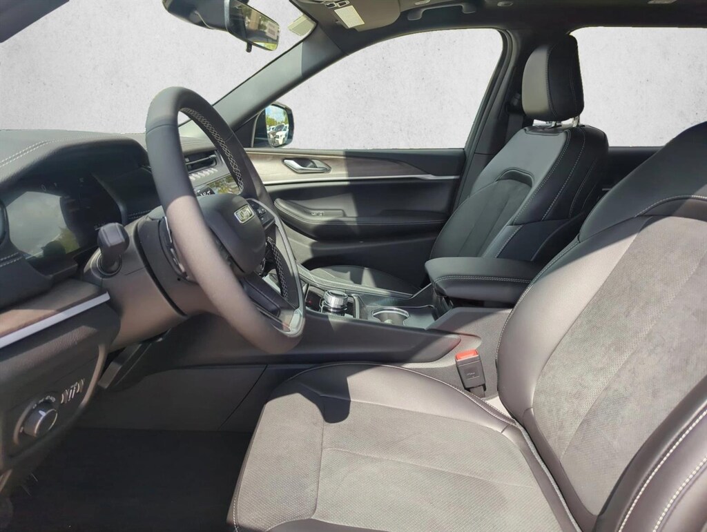 New 2026 Jeep Grand Cherokee Laredo Altitude SUV