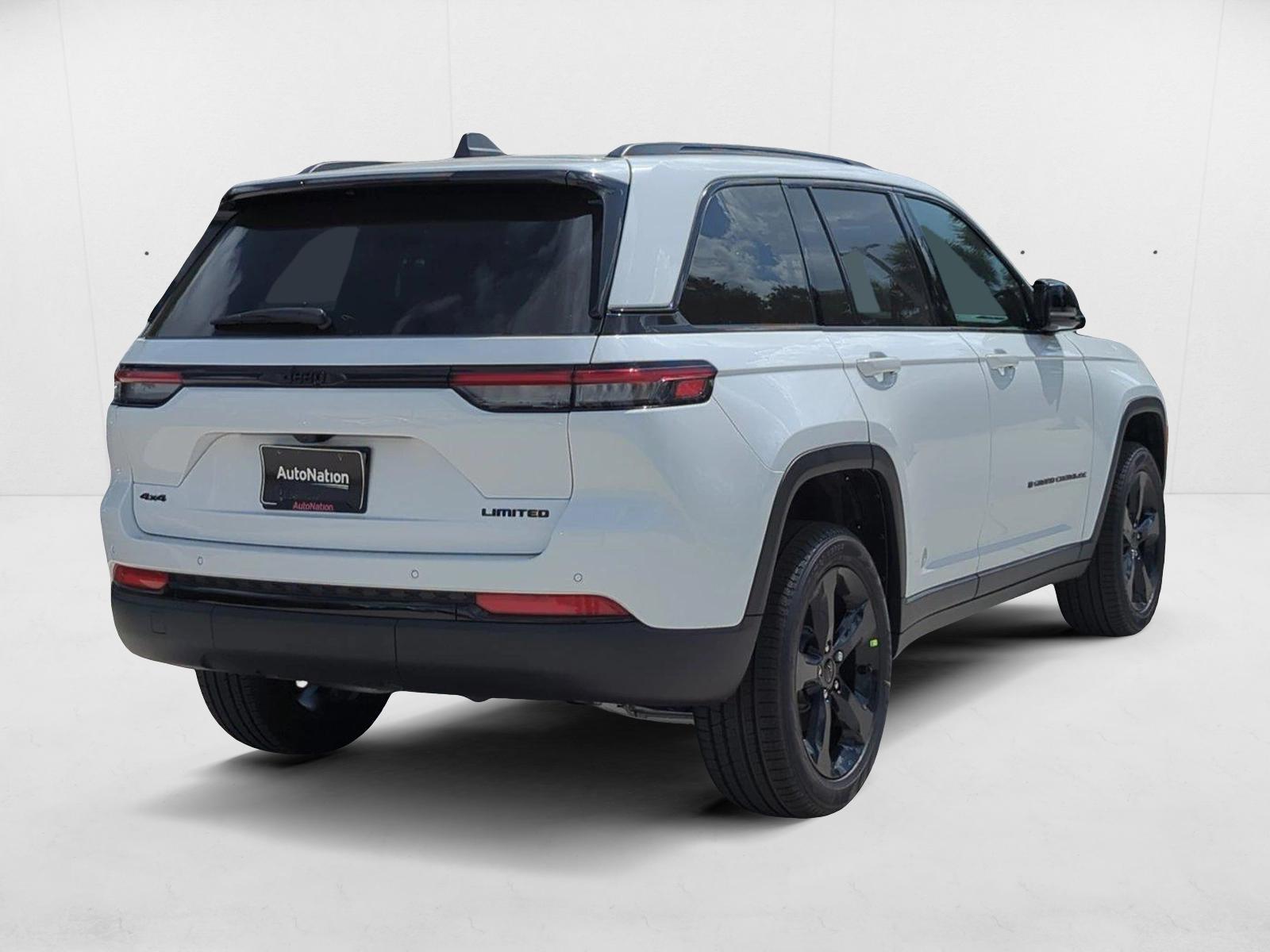 2025 Jeep Grand Cherokee Limited photo 2