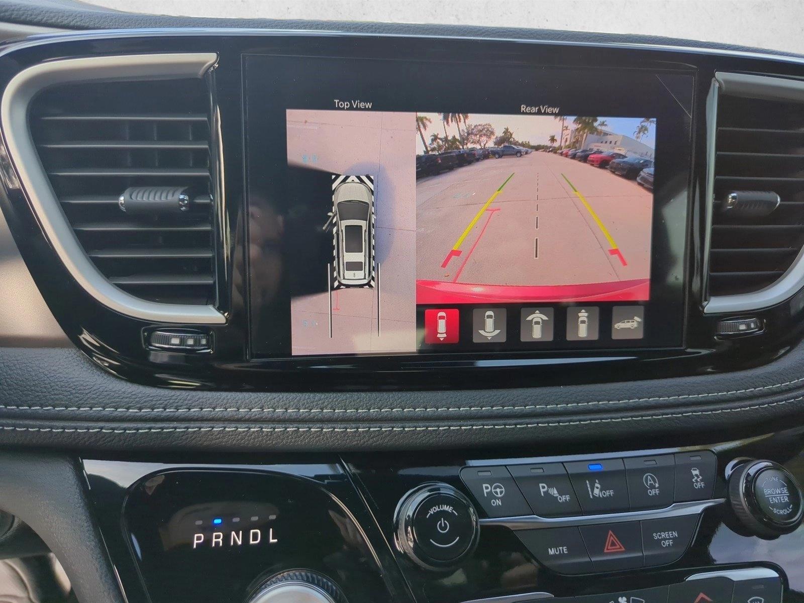 2025 Chrysler Pacifica Select - Photo 13