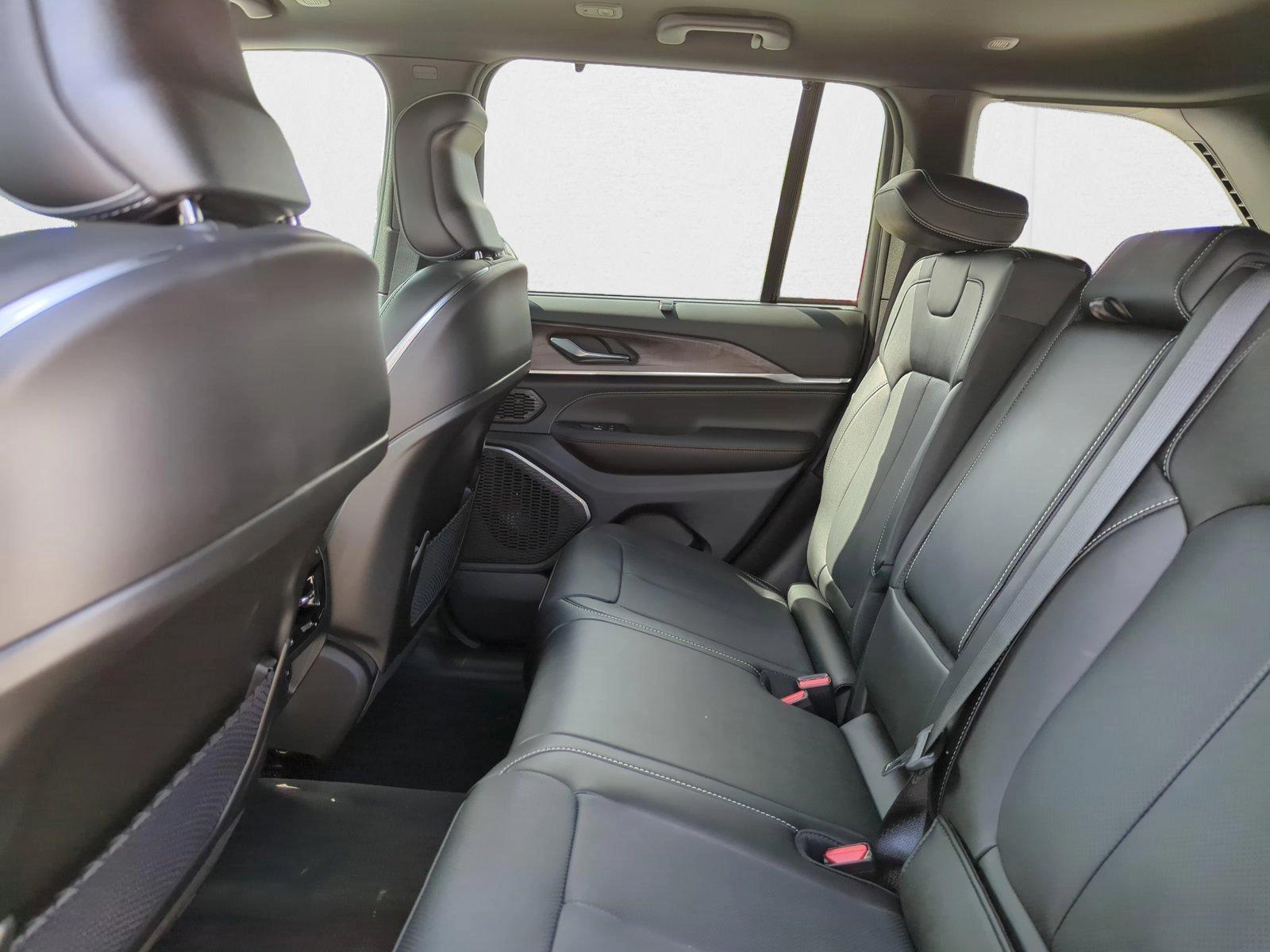 2025 Jeep Grand Cherokee Overland - Photo 16