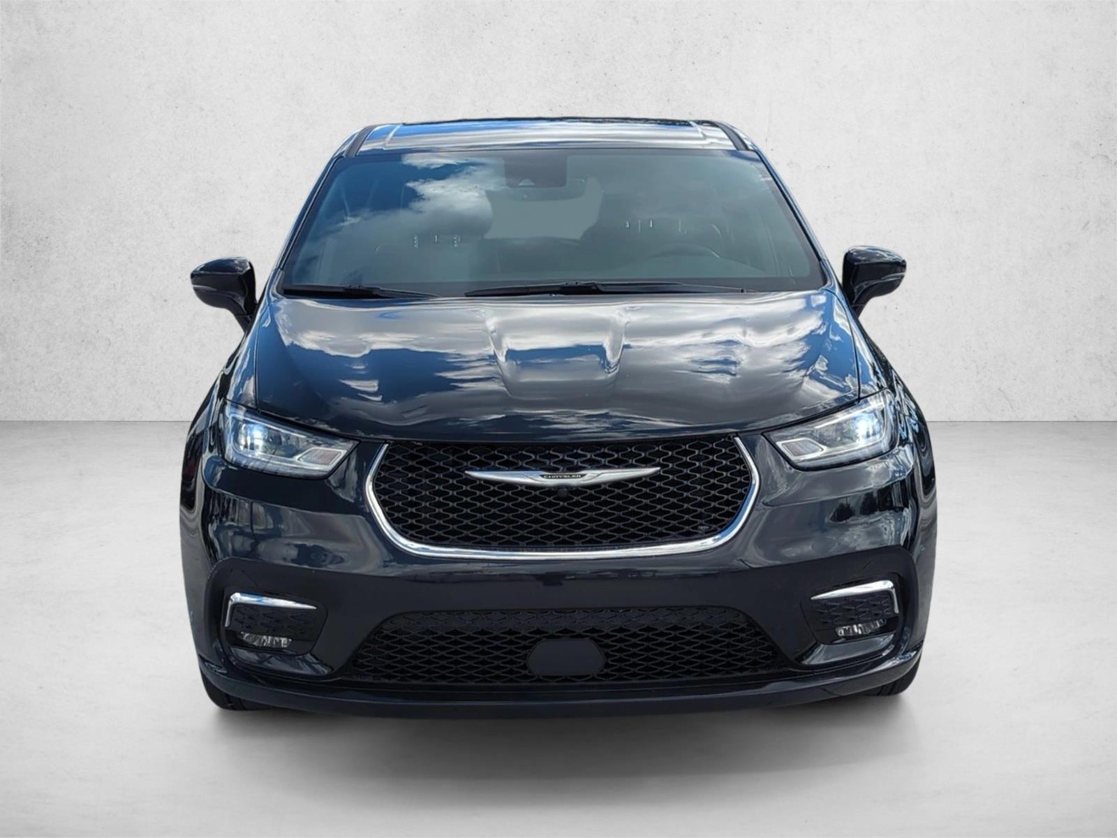 2025 Chrysler Pacifica Hybrid photo 2