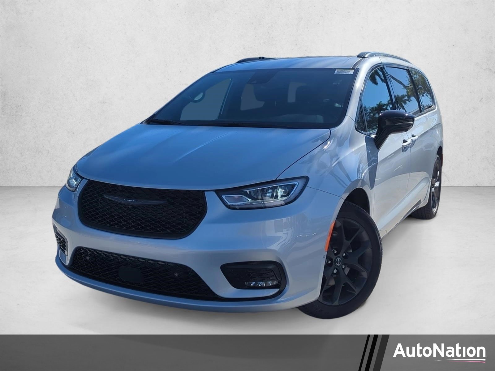 2026 Chrysler Pacifica Select's photo