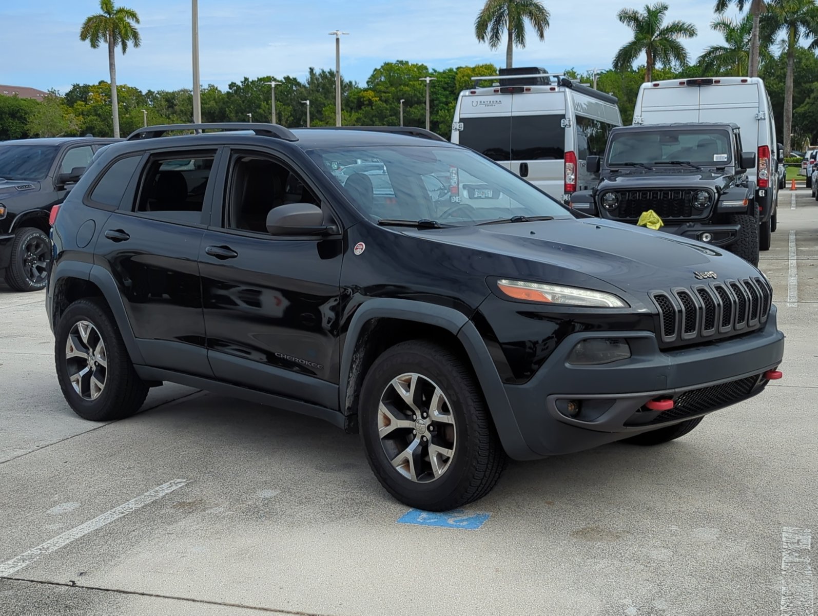 2015 Jeep Cherokee Trailhawk Sport photo 3