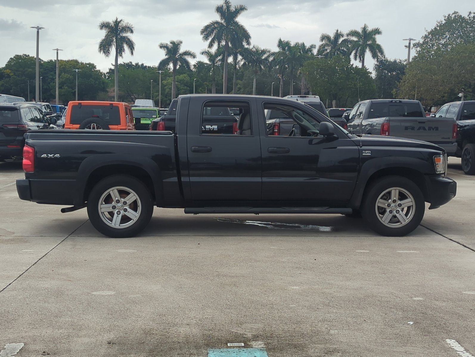 2011 Dodge Dakota SXT SLT photo 4