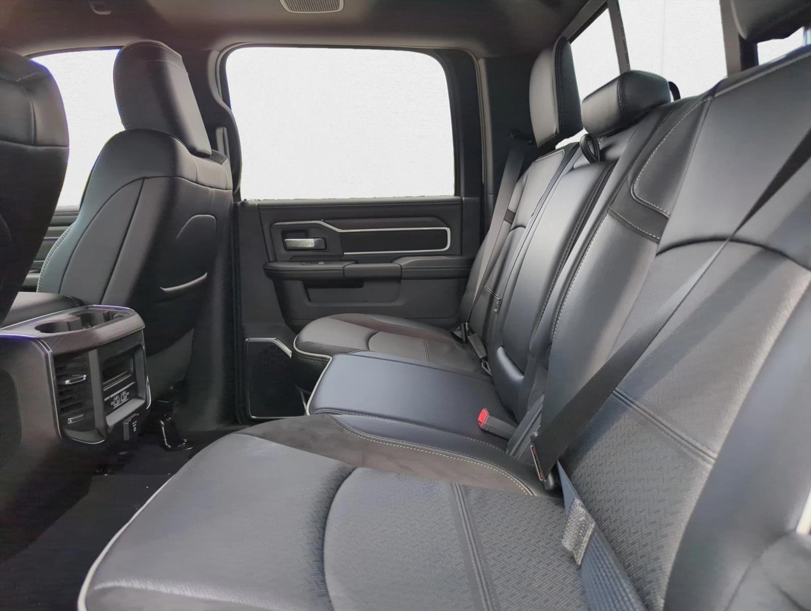 2026 RAM 2500 Laramie - Photo 17