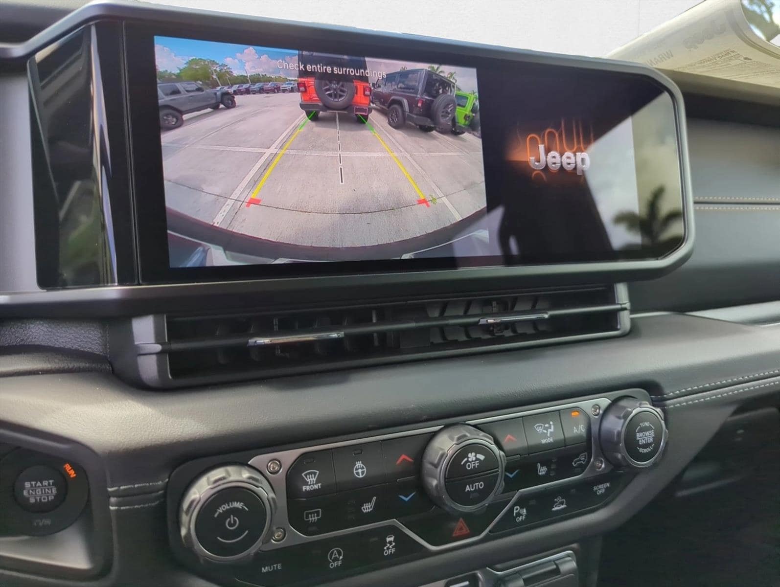 2025 Jeep Wrangler 4-Door Sahara - Photo 13