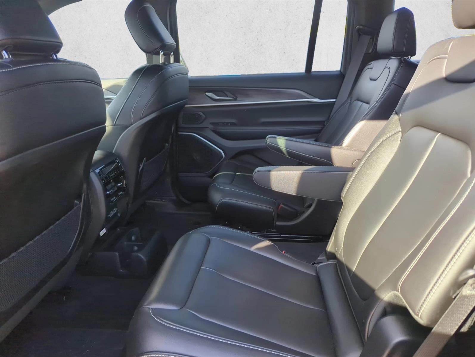 2025 Jeep Grand Cherokee L Limited - Photo 16