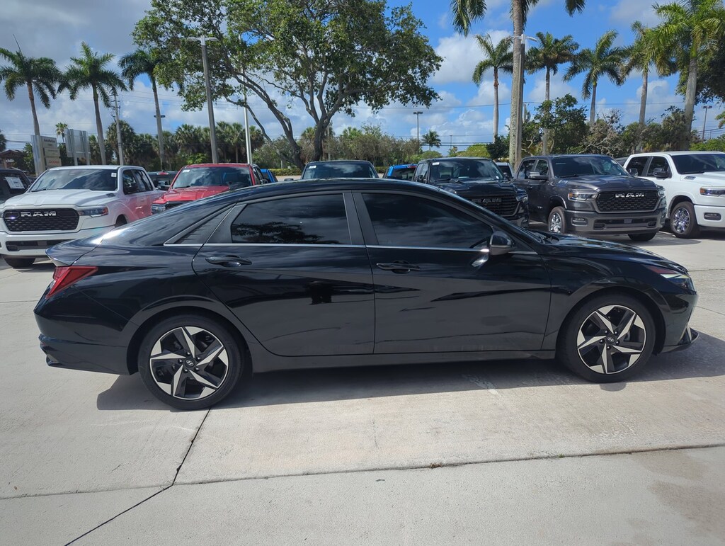 Used 2022 Hyundai Elantra Limited 4dr Car