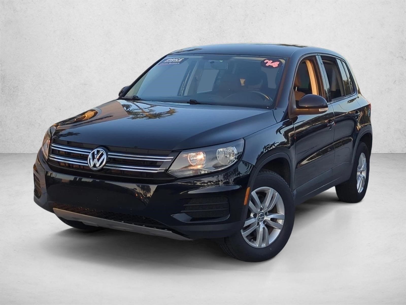 2014 Volkswagen Tiguan S's photo