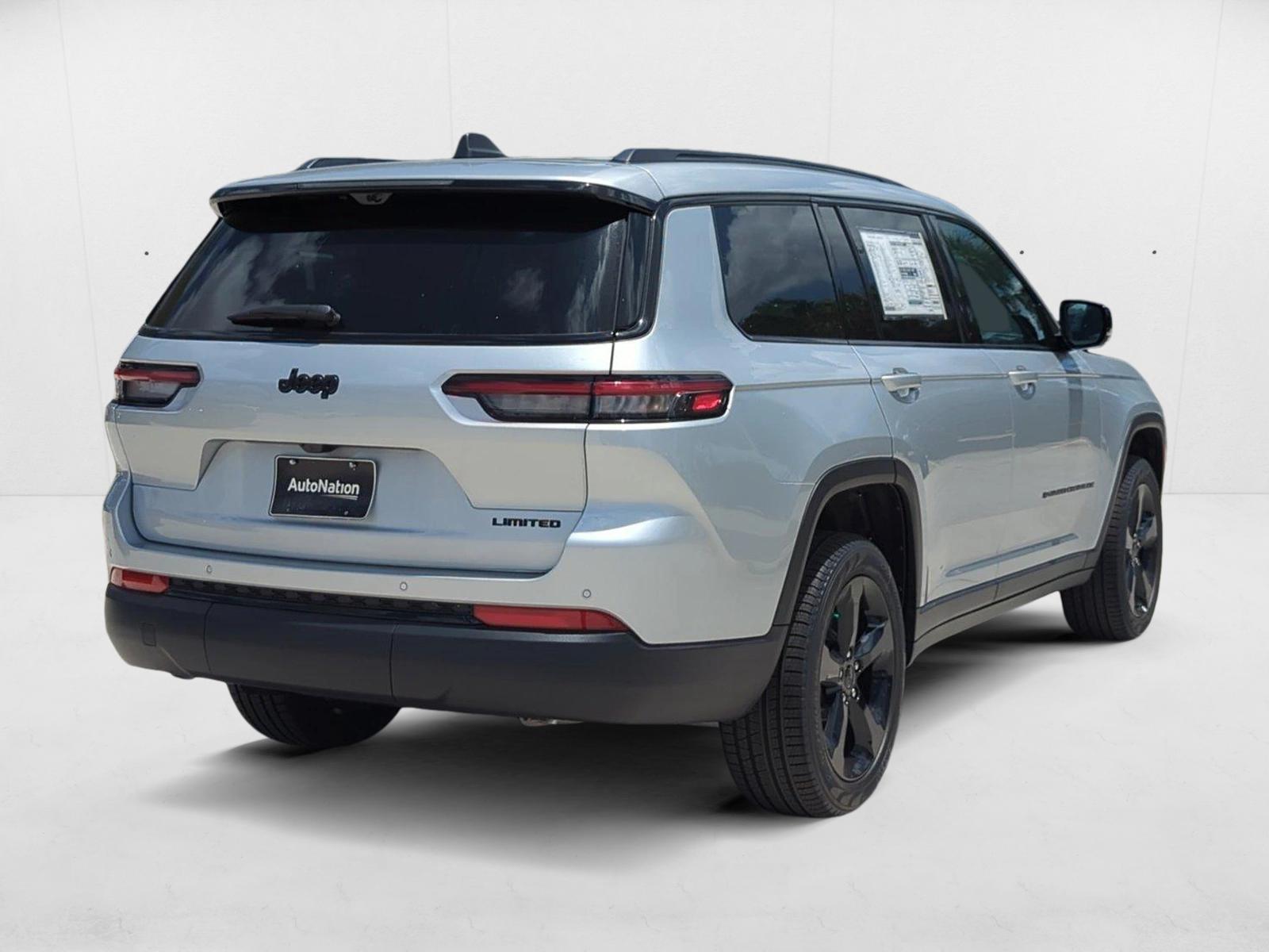 2025 Jeep Grand Cherokee Limited photo 2