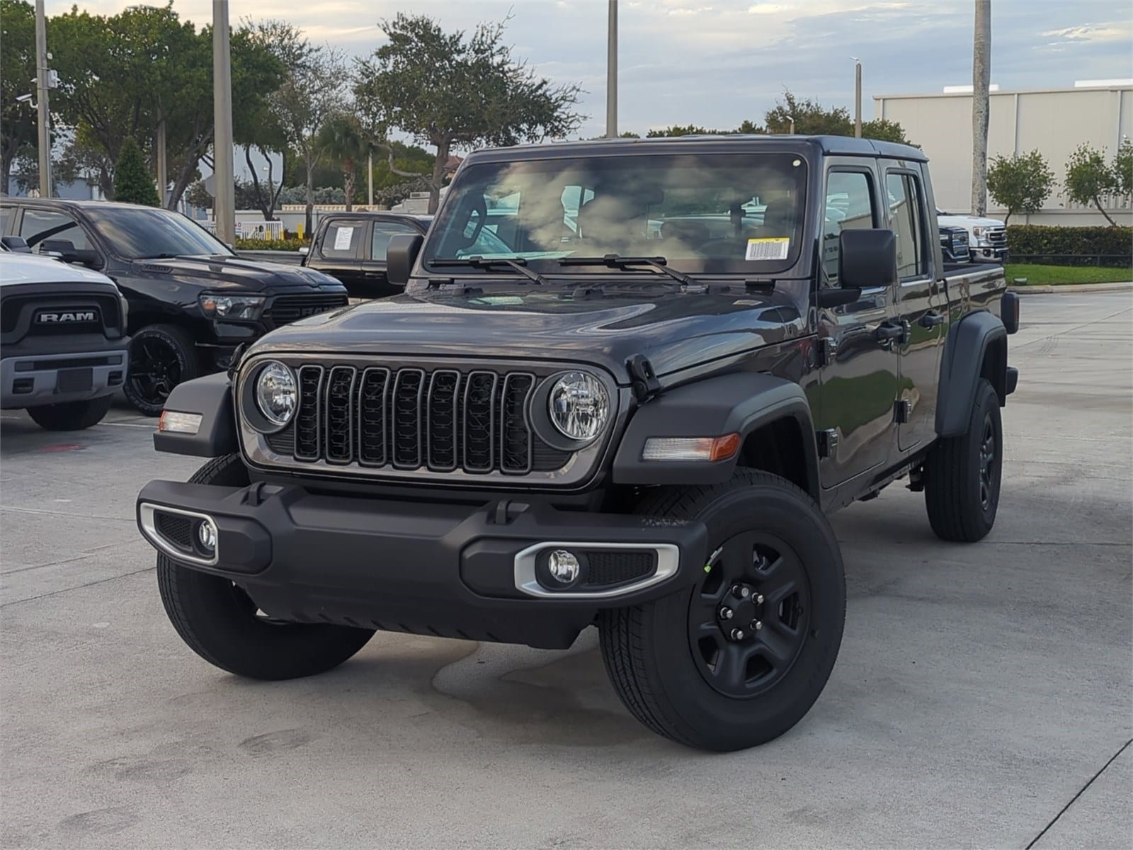 2026 Jeep Gladiator Sport's photo