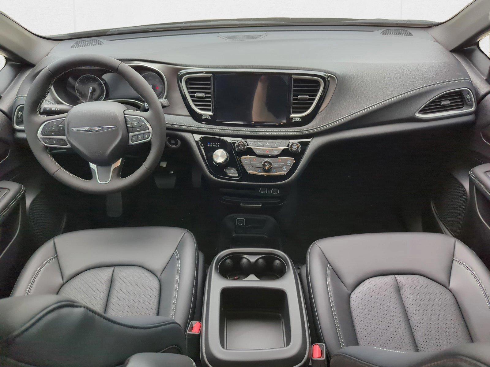 2025 Chrysler Pacifica Select - Photo 14
