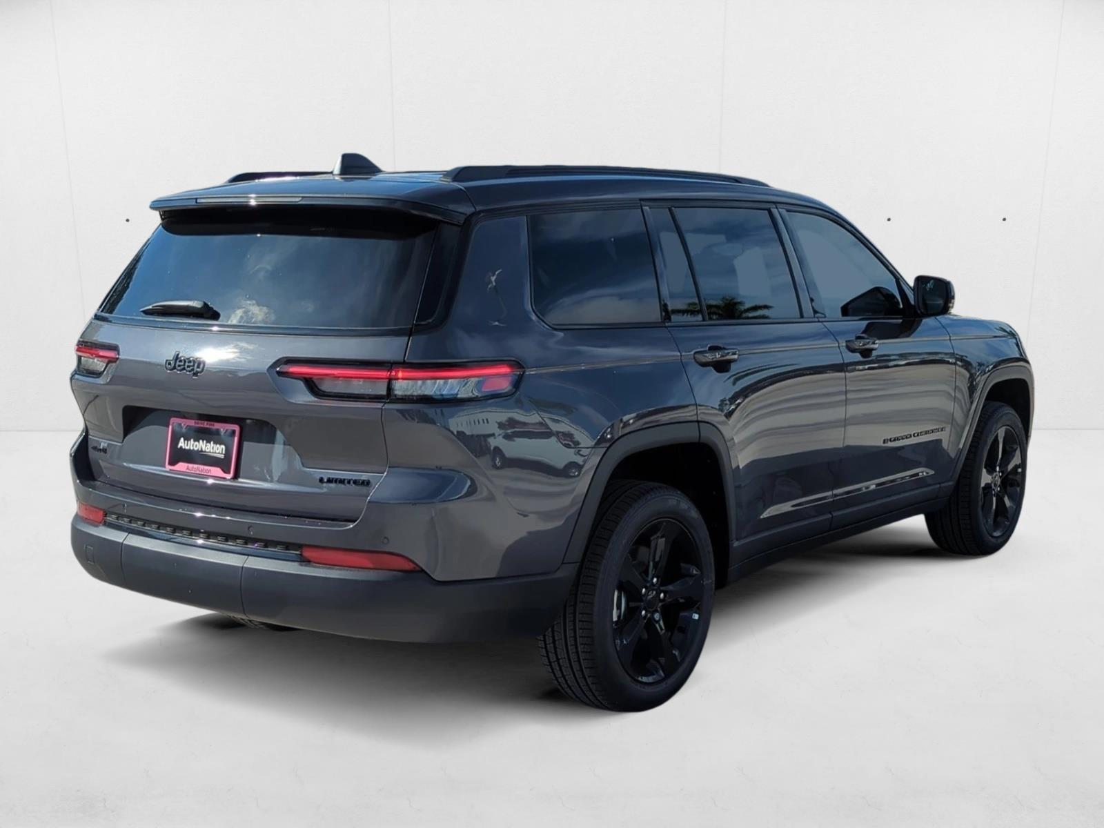 2025 Jeep Grand Cherokee Limited photo 2