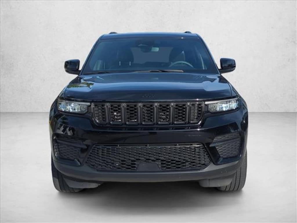 Used 2023 Jeep Grand Cherokee Altitude Sport Utility