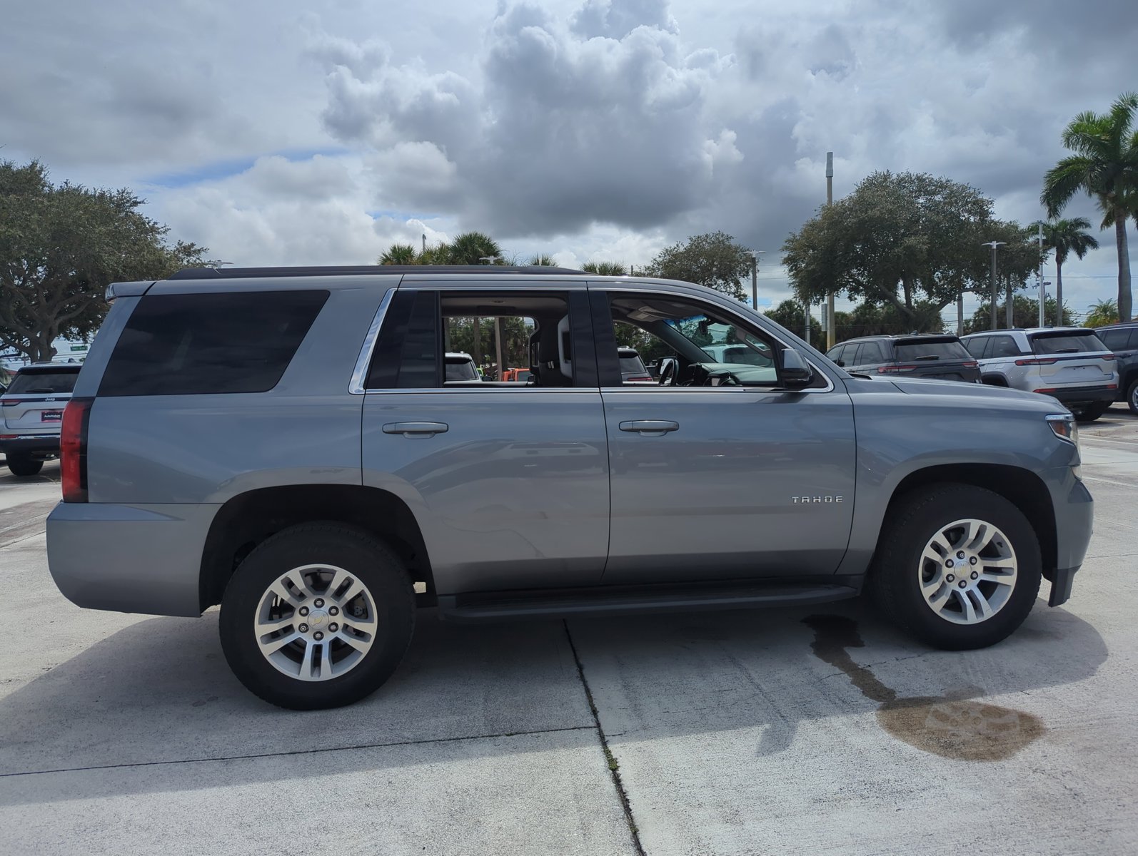 2019 Chevrolet Tahoe LS photo 3