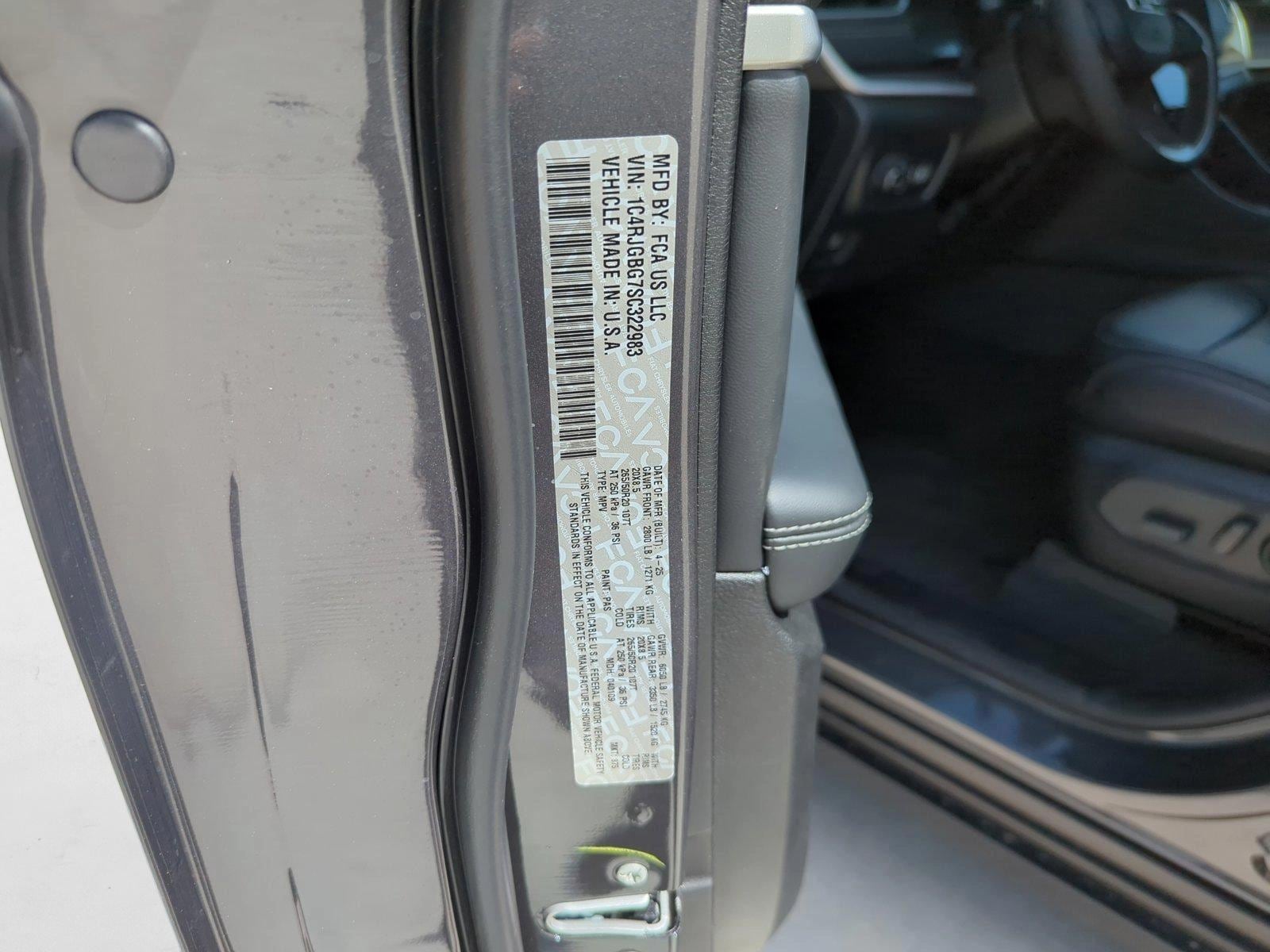 2025 Jeep Grand Cherokee Limited photo 4
