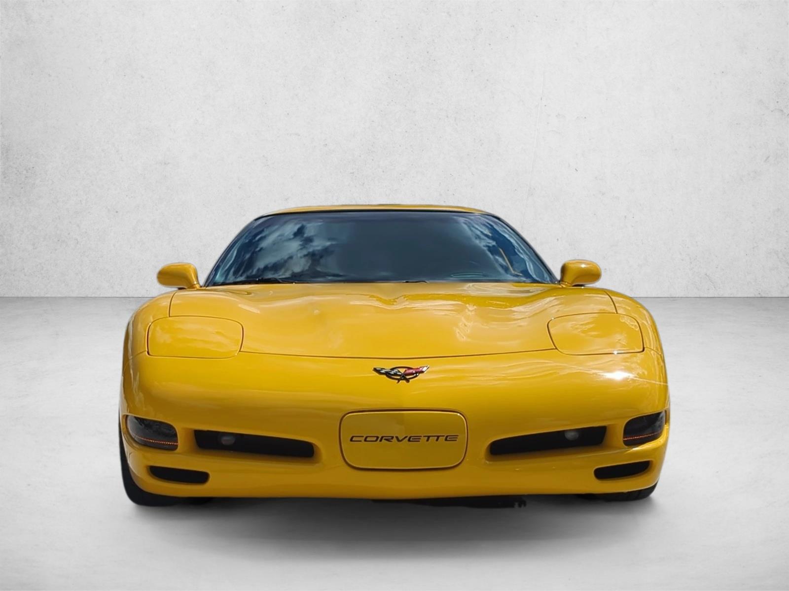 2004 Chevrolet Corvette Base photo 2