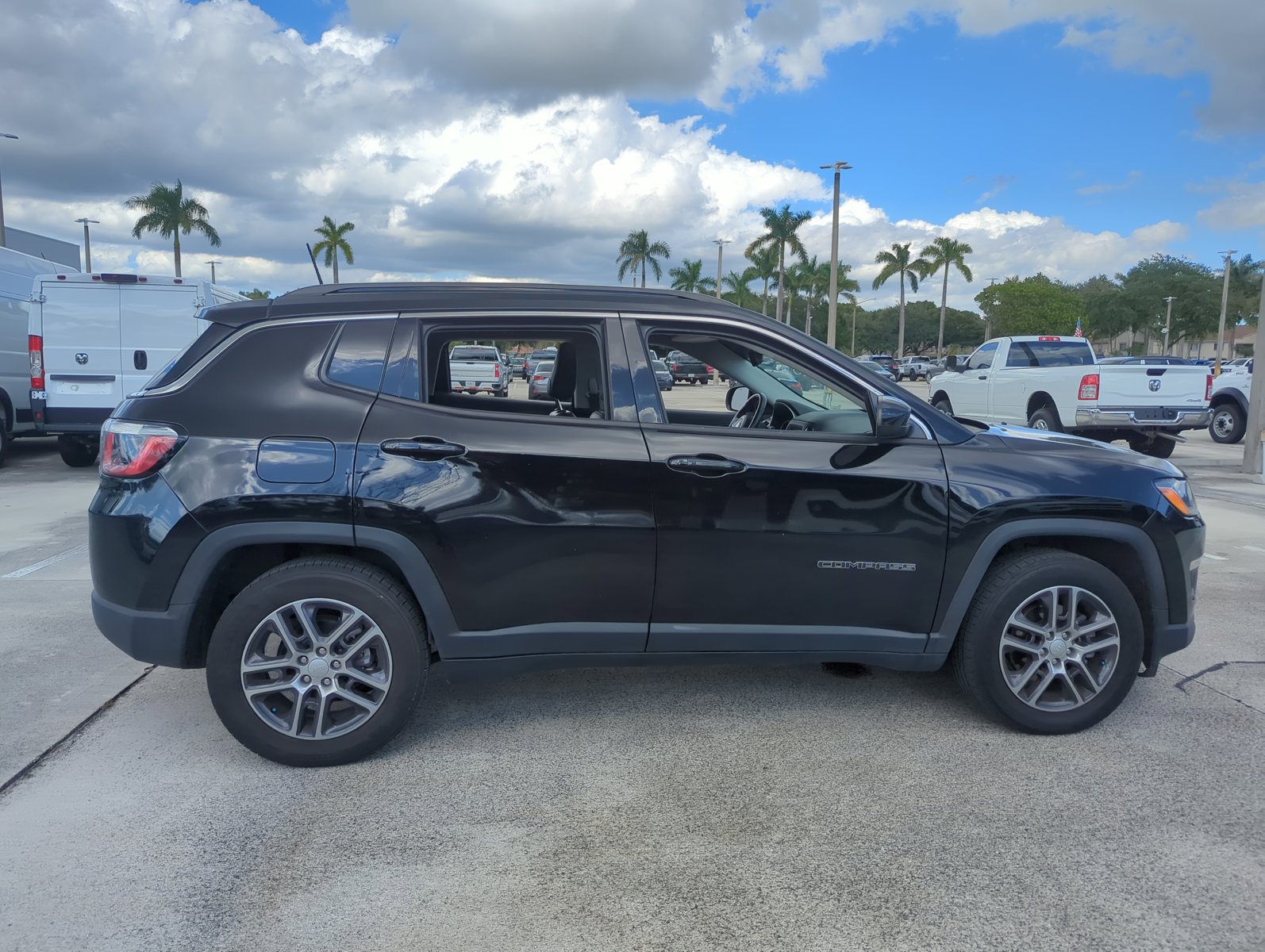 2020 Jeep Compass Latitude Sport photo 3