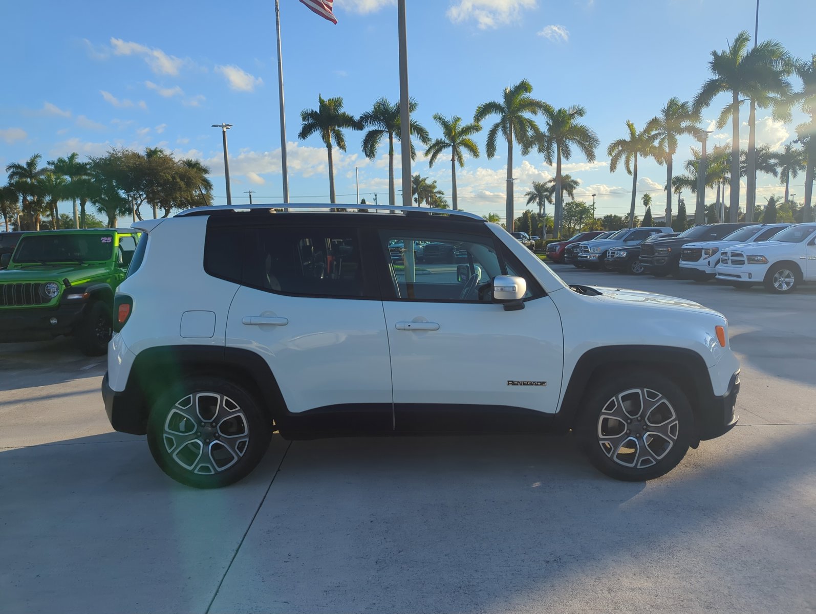 2016 Jeep Renegade Limited Sport photo 2