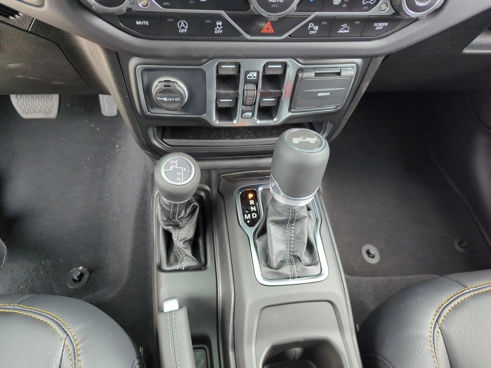 2025 Jeep Wrangler 4-Door Sahara - Photo 14