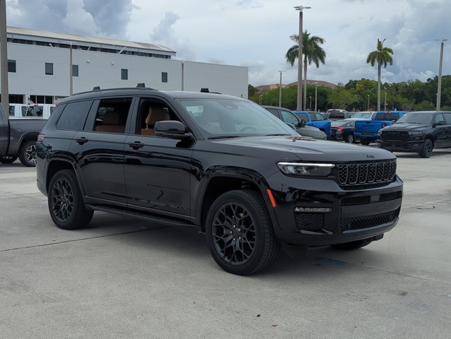 2024 Jeep Grand Cherokee L Summit Reserve photo 3