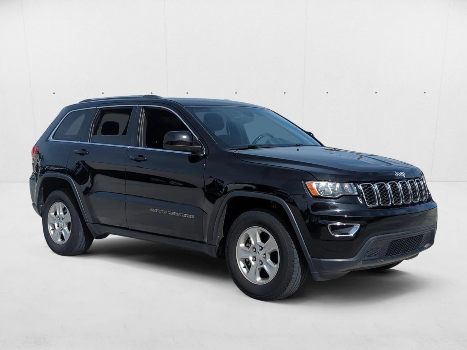 2017 Jeep Grand Cherokee Laredo Sport photo 3